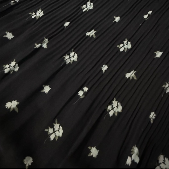 Wilfred Black Floral Pleated Dress with White Accent Print - Picture 5 of 8